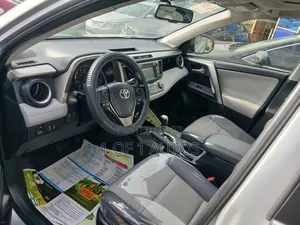 Toyota RAV4 Limited AWD (2.5L 4cyl 6A) 2016 Silver