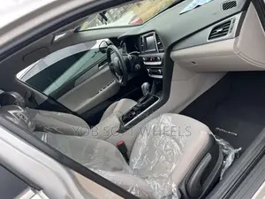 Hyundai Sonata SE 2018 Silver