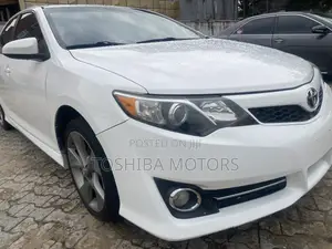 Toyota Camry SE V6 4dr Sedan (3.5L 6cyl 6A) 2013 White