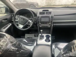 Toyota Camry SE V6 4dr Sedan (3.5L 6cyl 6A) 2013 White