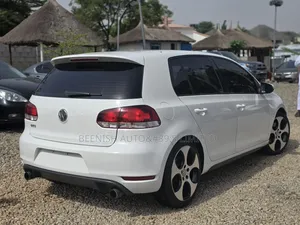 Volkswagen Golf 2012 Off white