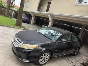 Toyota Avalon Limited Sedan FWD (3.5L 6cyl 6A) 2012 Black
