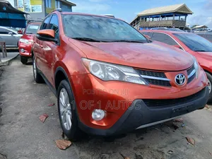 Toyota RAV4 Limited 4dr SUV AWD (2.5L 4cyl 6A) 2015 Orange