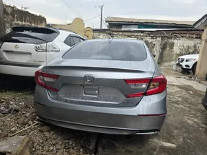 Honda Accord Sport (2.0L 4cyl Turbo 6M) 2019 Gray