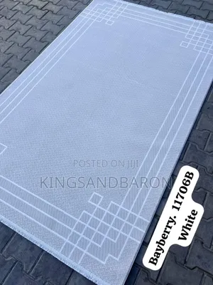 5×7fts White/Cream Turkey Center Rug (7×10)
