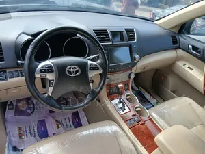 Toyota Highlander Limited 3.5l 4WD 2013 Black