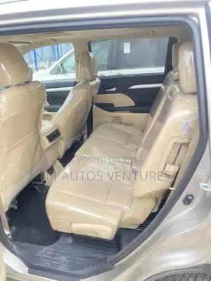 Toyota Highlander XLE V6 4x4 (3.5L 6cyl 6A) 2016 Beige