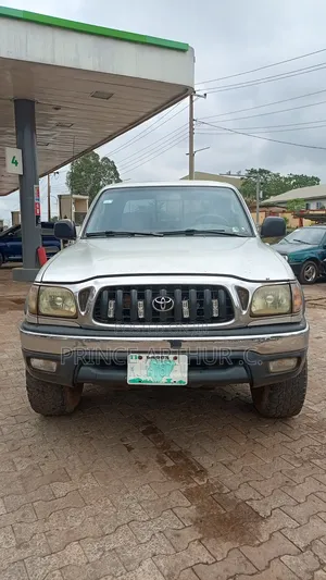 Toyota Tacoma Base V6 4x4 Double-Cab 121.9 in. WB 2003 Gold