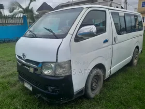 Toyota HiAce 2010 White