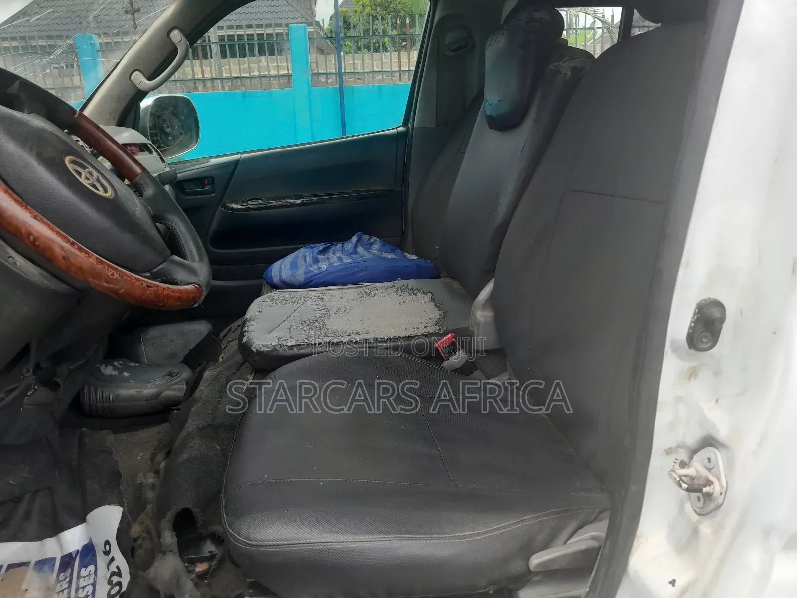 Toyota HiAce 2010 White