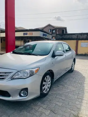 Toyota Corolla LE 4dr Sedan (1.8L 4cyl 4A) 2011 Silver