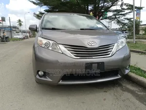 Toyota Sienna XLE 8 Passenger 2011 Gray