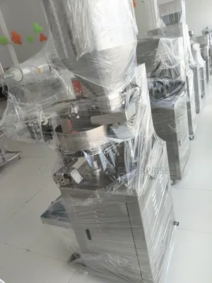 1kg Granule Packaging Machine With Auto Loader and Conveyor