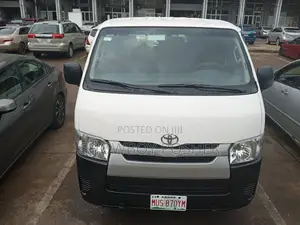 Toyota HiAce 2013 White