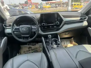 Toyota Highlander XLE AWD 2020 Blue