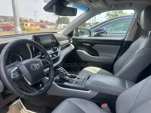 Toyota Highlander XLE AWD 2020 Blue