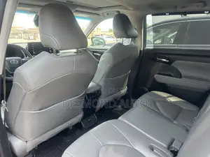 Toyota Highlander XLE AWD 2020 Blue