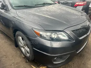 Toyota Camry SE 4dr Sedan (2.5L 4cyl 6A) 2011 Gray