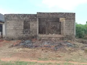 Land Measuring 100/100 With an Uncompleted Building