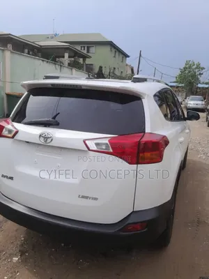 Toyota RAV4 Limited 4dr SUV AWD (2.5L 4cyl 6A) 2015 White
