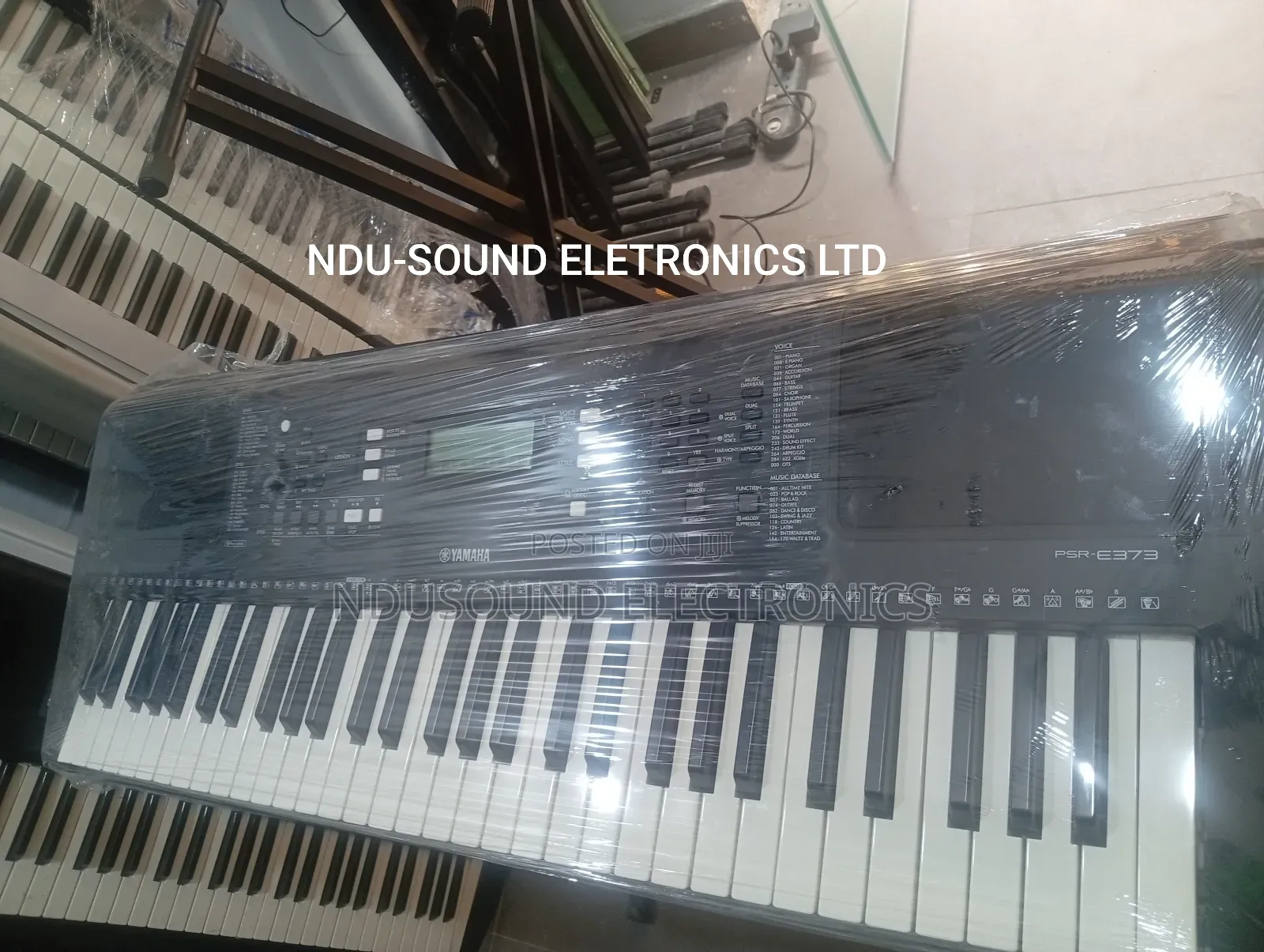 Yamaha PSR E373