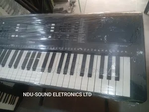 Yamaha PSR E373