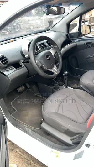 Chevrolet Suburban 2009 White