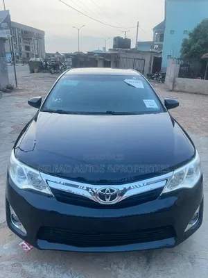 Toyota Camry XLE 4dr Sedan (2.5L 4cyl 6A) 2014