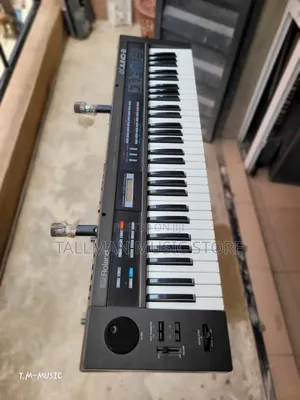 Roland Juno-2