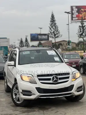 Mercedes-Benz GLK-Class Base GLK 350 4dr AWD 4MATIC (3.5L 6cyl 7A) 2015
