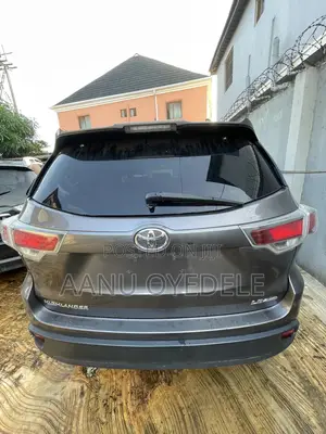 Toyota Highlander LE 4dr SUV AWD (3.5L 6cyl 6A) 2015 Brown