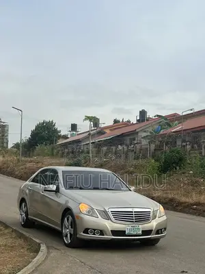 Mercedes-Benz E350 2010 Gold