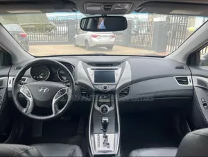 Hyundai Elantra Limited Sedan FWD (1.8L 4cyl 6A) 2013