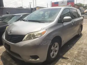 Toyota Sienna 2012 Silver