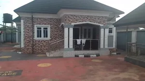 4bdrm Bungalow in Benin City for sale