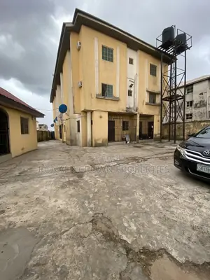 3bdrm Apartment in Oke-Afa for sale