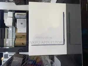 New Laptop Apple MacBook Air 2022 M2 8GB Apple M2 SSD 256GB