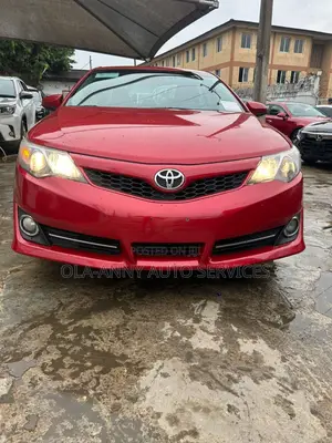 Toyota Camry SE 4dr Sedan (2.5L 4cyl 6A) 2013 Red