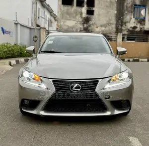 Lexus IS 2015 Gold