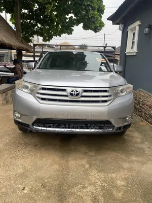 Toyota Highlander 3.5L 2WD 2013 Silver