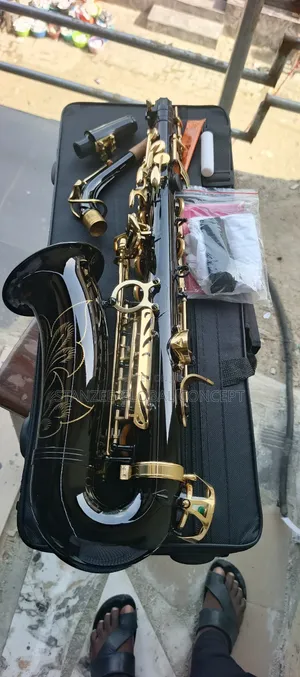 Yamaha Alto Saxophone Black and Gold