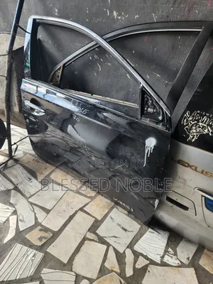 Front Right Door Avalon 2015