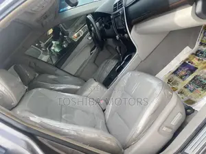 Toyota Camry XLE 4dr Sedan (2.5L 4cyl 6A) 2017 Gray