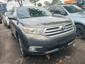Toyota Highlander Limited 3.5l 4WD 2013 Green