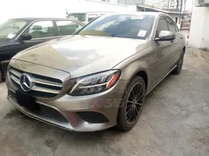 Mercedes-Benz C300 2019 Gold
