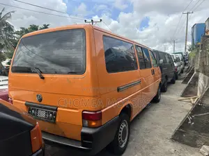Volkswagen Transporter 2005 Orange