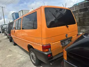 Volkswagen Transporter 2005 Orange