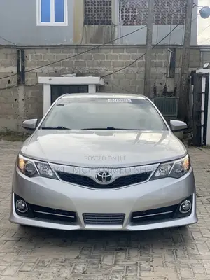 Toyota Camry SE 4dr Sedan (2.5L 4cyl 6A) 2013 Silver
