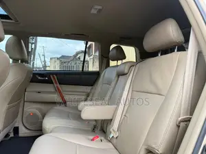 Toyota Highlander 2010 Gold