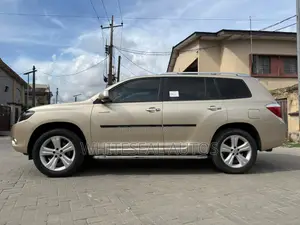 Toyota Highlander 2010 Gold